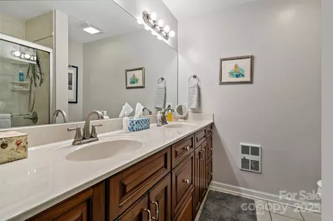 Bath - 100 Summit St, Marion, NC 28752 photo 3 of 4