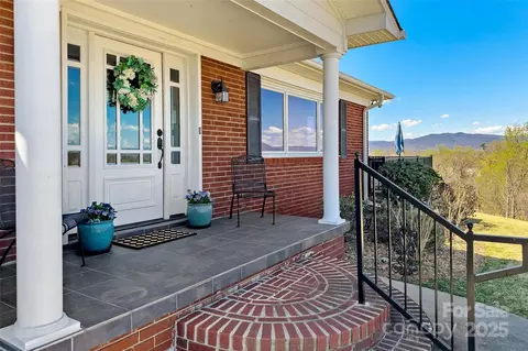 Exterior - 100 Summit St, Marion, NC 28752 photo 1 of 8