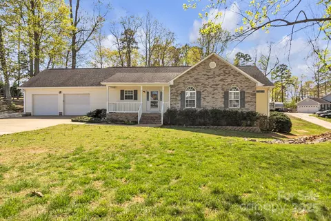 1584 Beverly Ln, Lincolnton, NC 28092