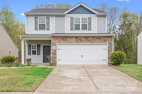 9230 Avery Meadows Dr, Charlotte, NC 28216