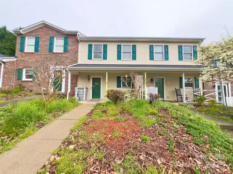1217 Camelot Ct, Lenoir, NC 28645