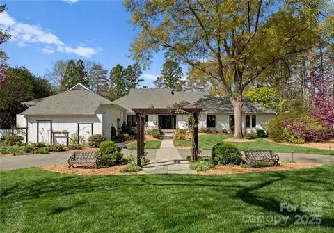 2015 Pellyn Wood Dr, Charlotte, NC 28226