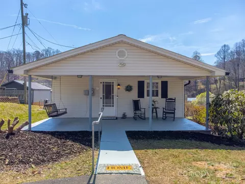 101 Astro Dr, Sylva, NC 28779 photo 4