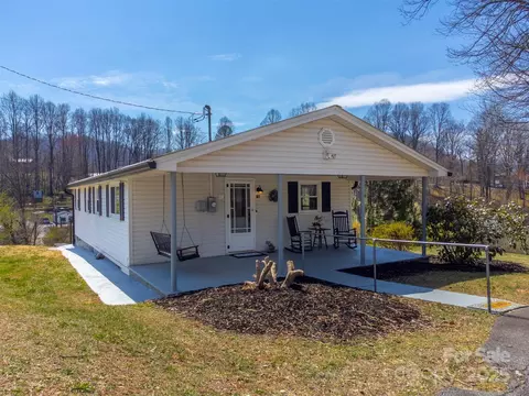 101 Astro Dr, Sylva, NC 28779 photo 3