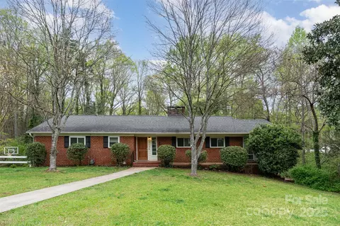 2714 Dogwood Cir, Charlotte, NC 28208