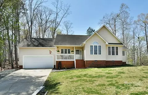 623 Roxboro Dr, Mount Gilead, NC 27306
