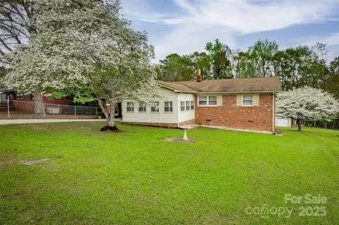 233 Raintree Rd, Great Falls, SC 29055