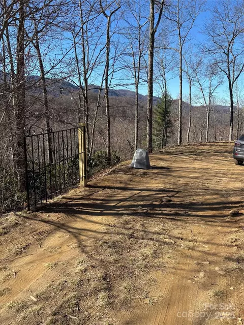 23 Screech Owl Cir, Maggie Valley, NC 28751