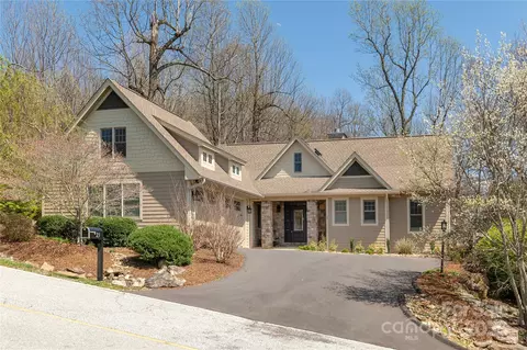 23 Dartmoor Ct, Flat Rock, NC 28731