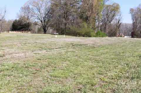 111 Panda Ct, Grover, NC 28073 photo 2