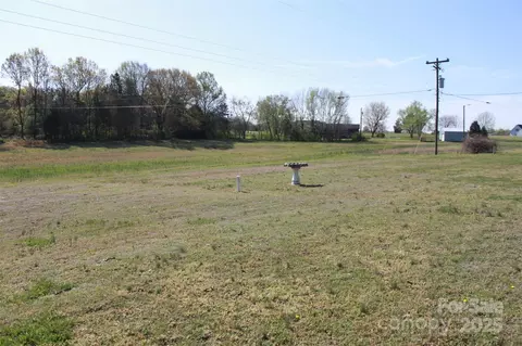 111 Panda Ct, Grover, NC 28073 photo 3