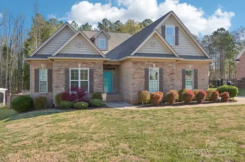 304 Wintergreen Ct, Kings Mountain, NC 28086