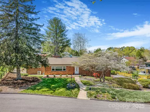 15 Ginell Cir, Asheville, NC 28804