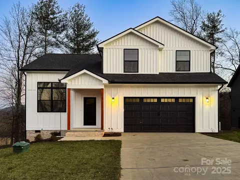 218 Byron Forest Dr, Horse Shoe, NC 28742