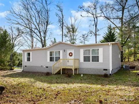 66 Drexel Rd, Hendersonville, NC 28739