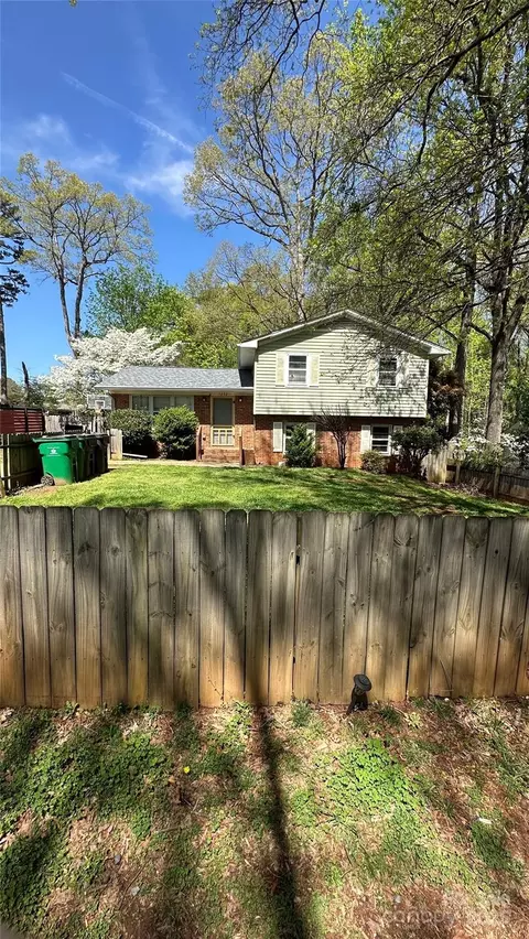 1232 Rosada Dr, Charlotte, NC 28213