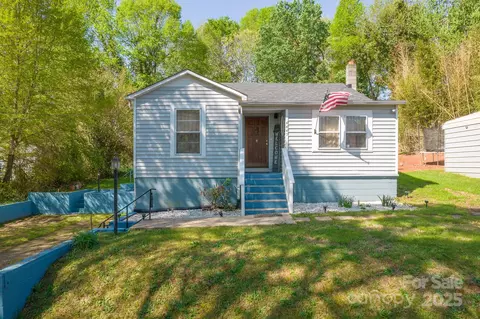 4445 Pioneer Dr, Hickory, NC 28601