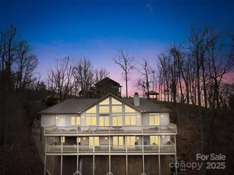 2980 Mountain Air Dr, Burnsville, NC 28714