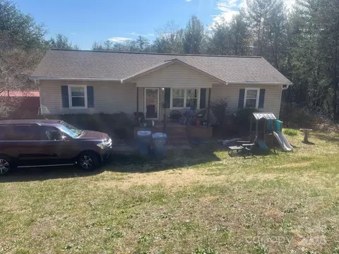 7122 Pyramid Rd, Hickory, NC 28602