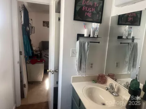 Bath - 7122 Pyramid Rd, Hickory, NC 28602 photo 3 of 4