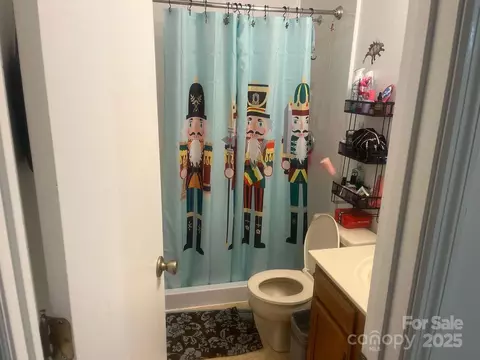 Bath - 7122 Pyramid Rd, Hickory, NC 28602 photo 1 of 4