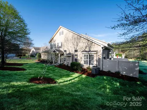 1067 Silver Gull Dr, Fort Mill, SC 29708 photo 2