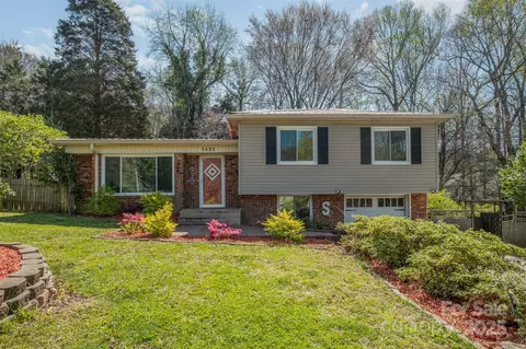 1421 Sherwood Dr, Kannapolis, NC 28081