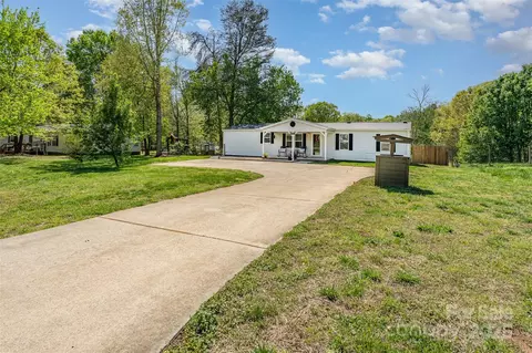 4767 Stratford Ln, Denver, NC 28037 photo 2
