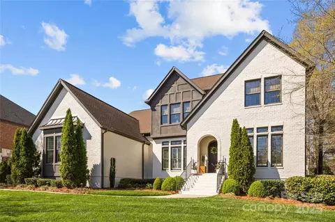 318 Montrose Dr, Waxhaw, NC 28173
