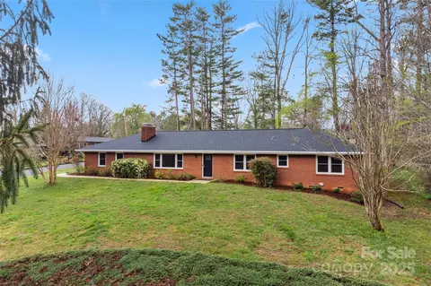 2 Fawn Dr, Asheville, NC 28803