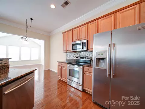 Kitchen - 7524 Common Oak Dr, Stanley, NC 28164 photo 2 of 4