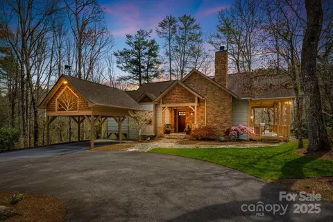 2442 Trillium Ridge Rd, Cullowhee, NC 28723
