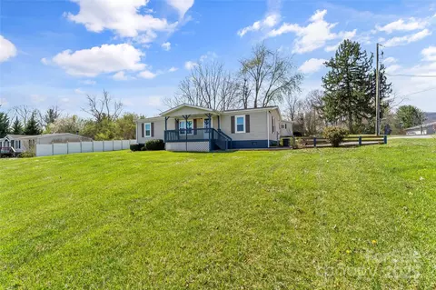 4 Saint Matthews Dr, Candler, NC 28715