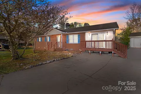 1104 Crestview Dr, Salisbury, NC 28146