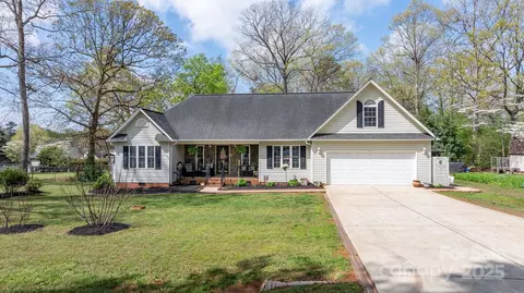 2987 Irish St, Newton, NC 28658