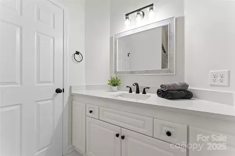 Bath - 103 Devonshire Ln, Salisbury, NC 28146 photo 3 of 4