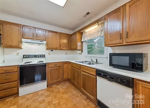 Kitchen - 192 Poplar Dr, Clyde, NC 28721 photo 2 of 3