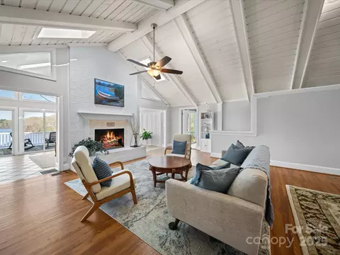 Living - 925 Lanier Ln, Monroe, NC 28110 photo 3 of 8