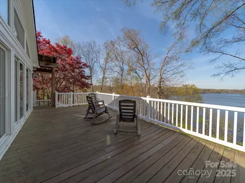 Exterior - 925 Lanier Ln, Monroe, NC 28110 photo 7 of 9