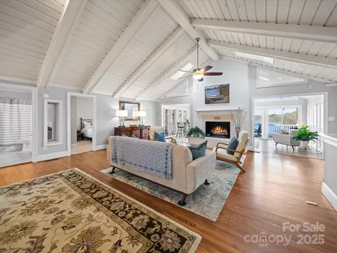 Living - 925 Lanier Ln, Monroe, NC 28110 photo 1 of 8
