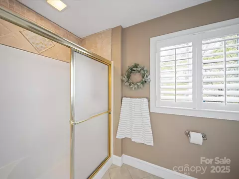 Bath - 925 Lanier Ln, Monroe, NC 28110 photo 2 of 5