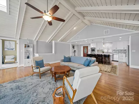 Living - 925 Lanier Ln, Monroe, NC 28110 photo 4 of 8