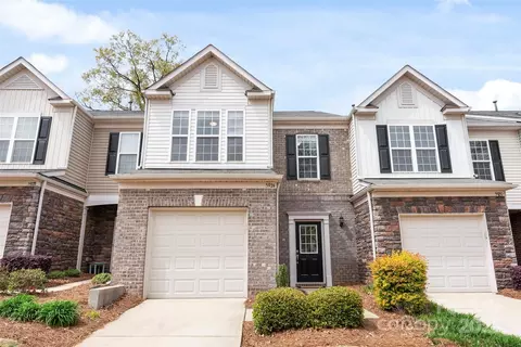5924 Carrollton Ln, Charlotte, NC 28210