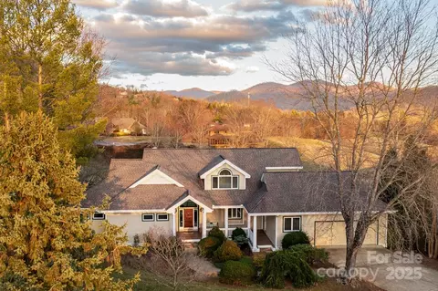 4 Crescent Ct, Weaverville, NC 28787