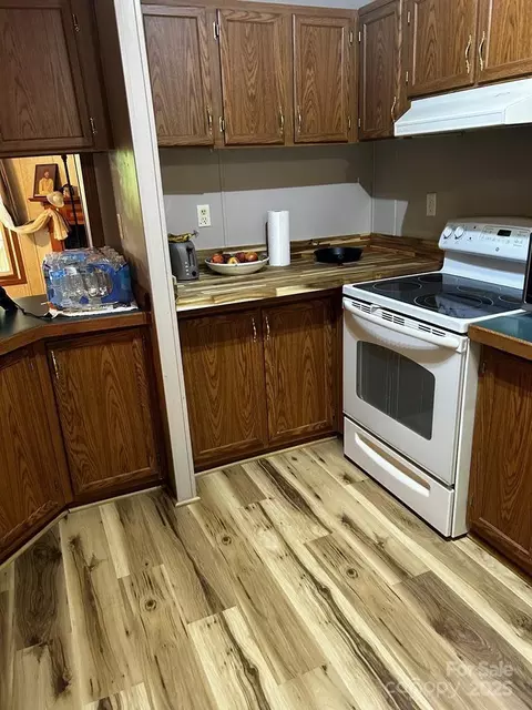 Kitchen - 27 Venice Pl, Canton, NC 28716 photo 2 of 4