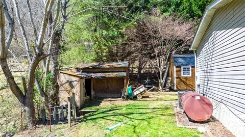 Exterior - 27 Venice Pl, Canton, NC 28716 photo 3 of 7