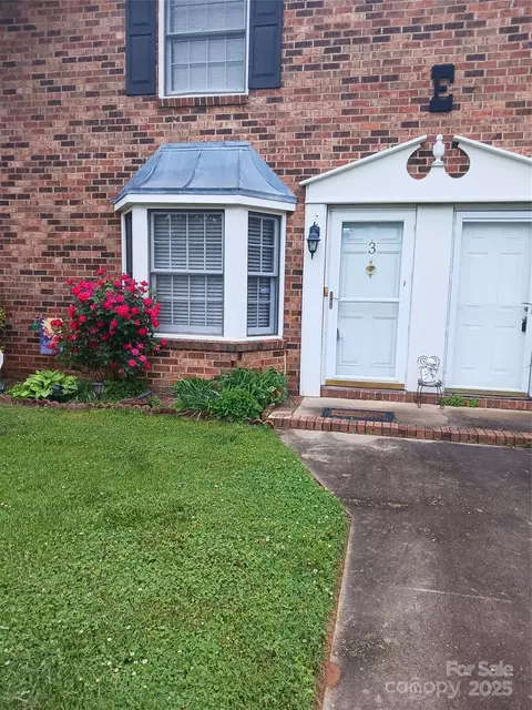 160 17th Street Nw 3e Pl NW #3E, Hickory, NC 28601