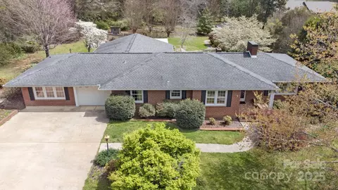 317 S Lineberry St, Troy, NC 27371