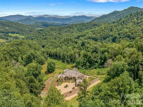 384 Doan Town Rd, Burnsville, NC 28714