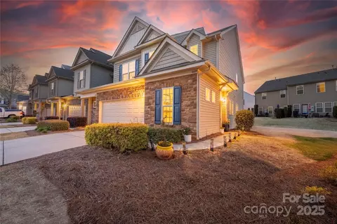 6619 Portland Rose Ln, Charlotte, NC 28210